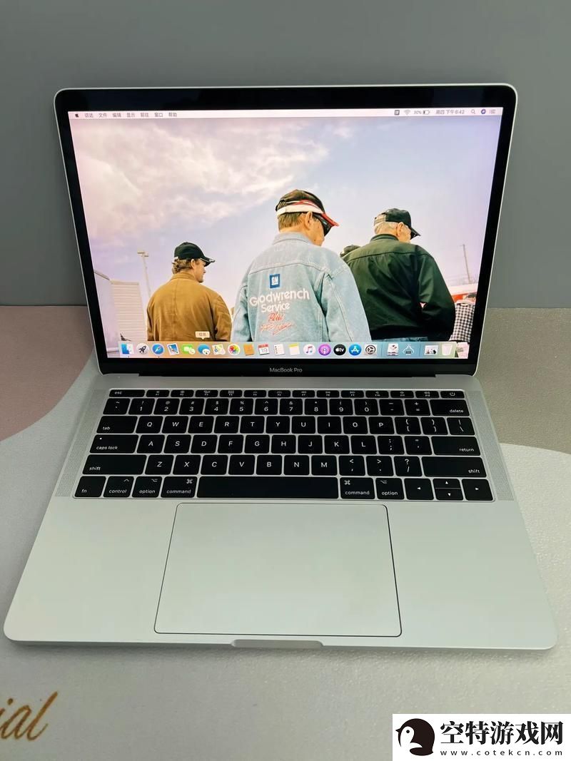 17macbookpro13-炒作风潮下的科技笑话！