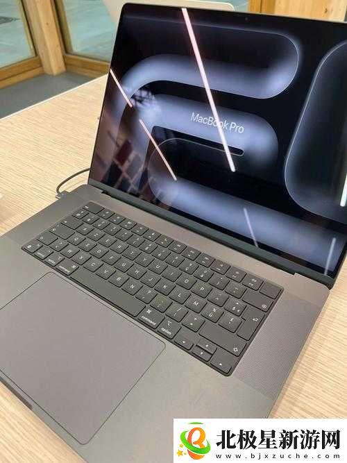 1819-岁-macbookpro-日本：青春与科技的交融